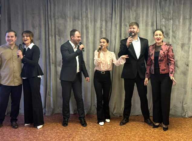 Артисты группы «Калейдоскоп» выступили для эвакуированных граждан